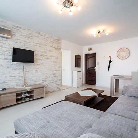 Top Location With Iconic View - Sala Palatului Bucarest Esterno foto