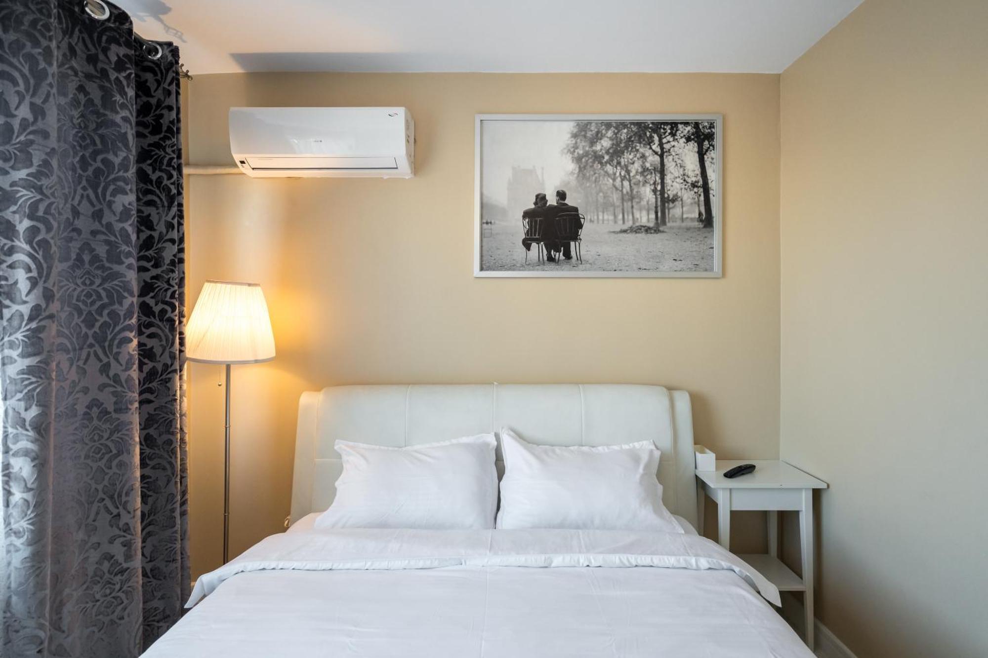 Top Location With Iconic View - Sala Palatului Bucarest Esterno foto