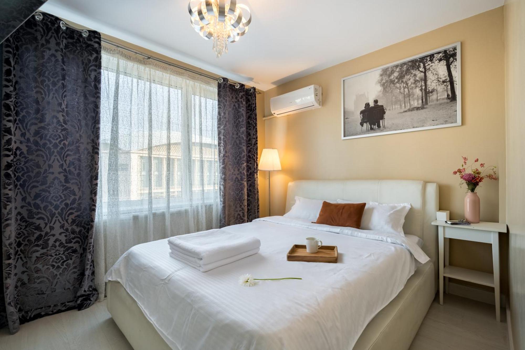 Top Location With Iconic View - Sala Palatului Bucarest Esterno foto