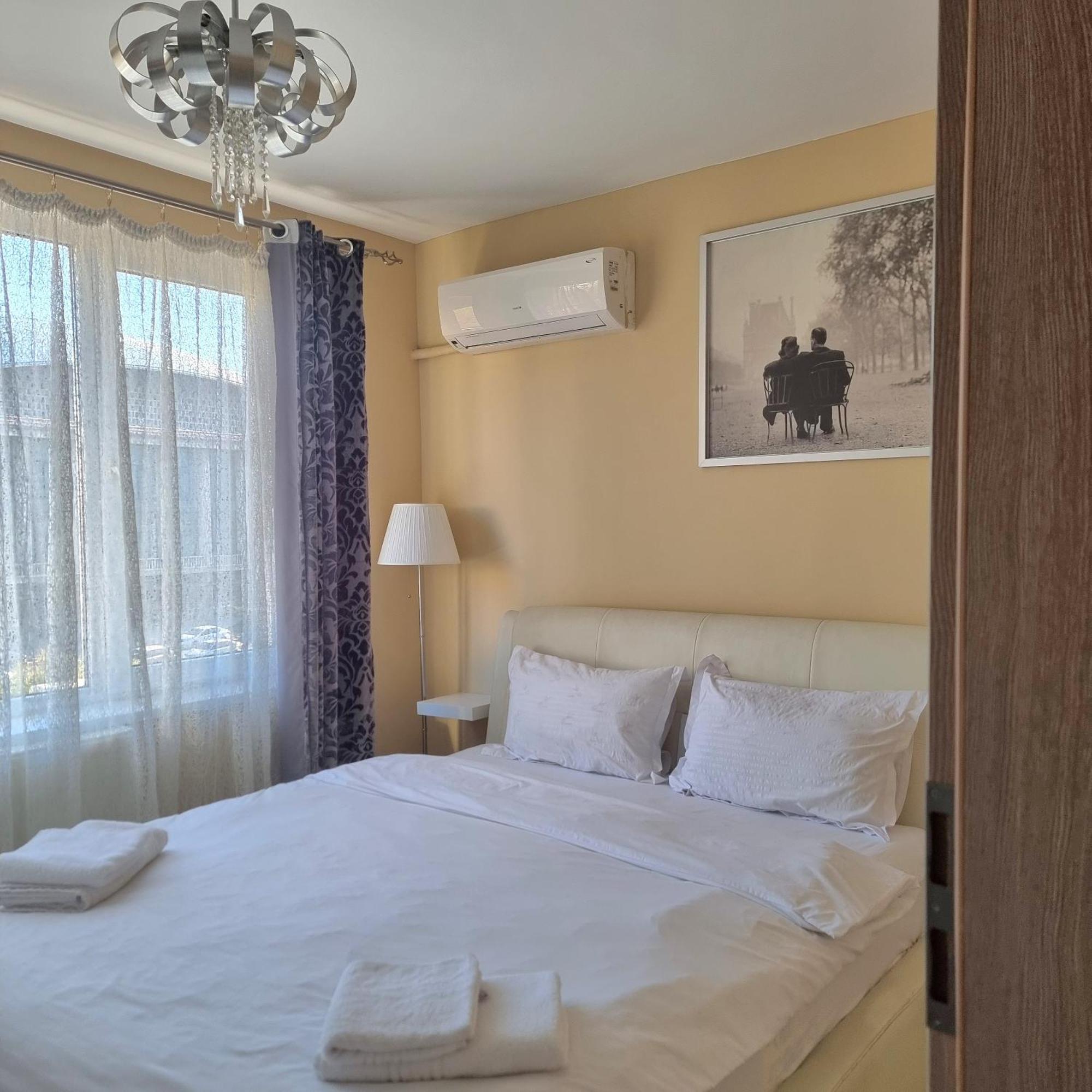 Top Location With Iconic View - Sala Palatului Bucarest Esterno foto
