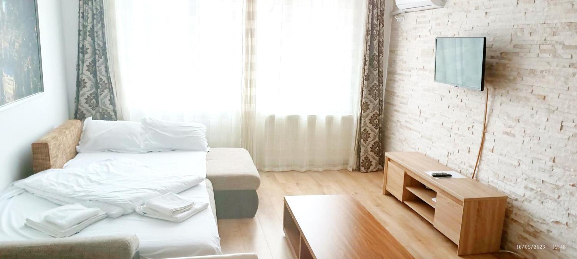 Top Location With Iconic View - Sala Palatului Bucarest Esterno foto